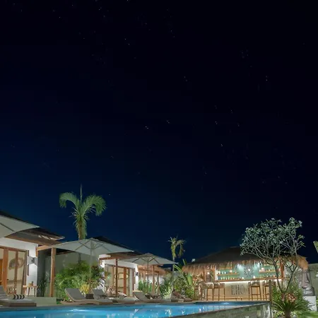 Ehoa Nyanyi Beach Boutique Hotel - In Front Of Entrance To Nuanu