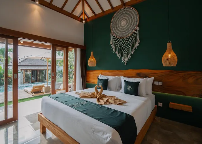 Ehoa Nyanyi Boutique - In Front Of Entrance To Nuanu 4* Tanah Lot