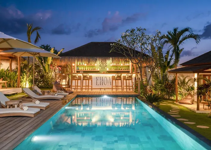 Ehoa Nyanyi Boutique - In Front Of Entrance To Nuanu Hotel Tanah Lot