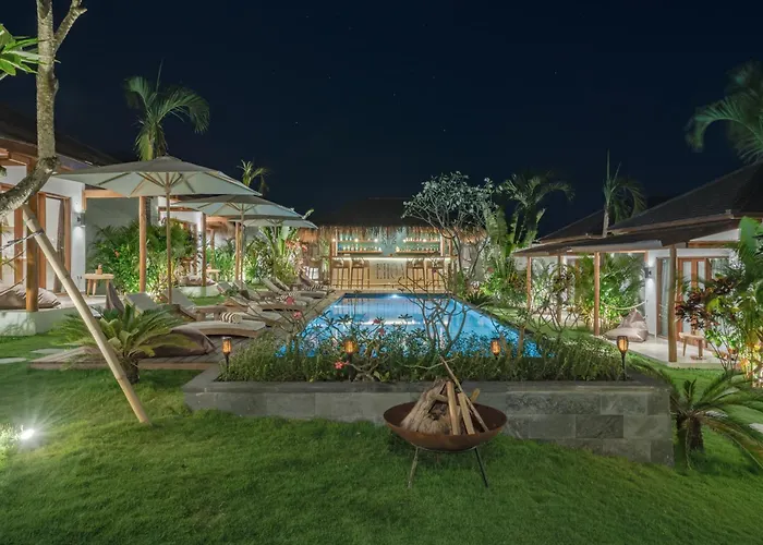 Hotel Ehoa Nyanyi Boutique - In Front Of Entrance To Nuanu Tanah Lot