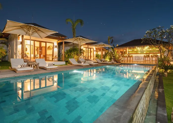 Hotel Ehoa Nyanyi Boutique - In Front Of Entrance To Nuanu Tanah Lot