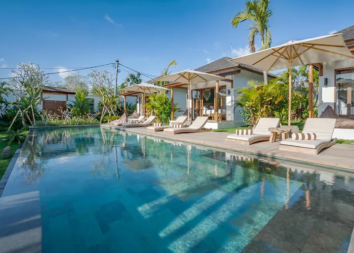 Hotel Ehoa Nyanyi Boutique - In Front Of Entrance To Nuanu Tanah Lot