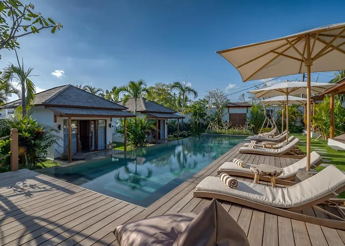 Ehoa Nyanyi Boutique - In Front Of Entrance To Nuanu 4* Tanah Lot