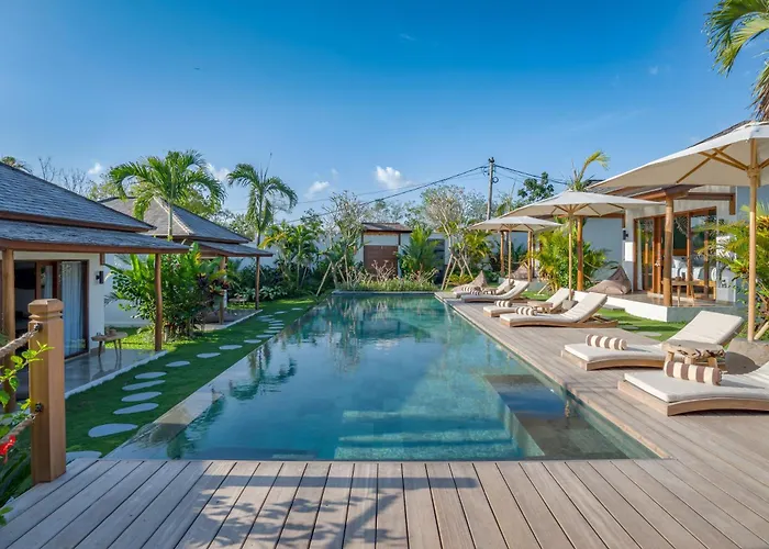Hotel Ehoa Nyanyi Boutique - In Front Of Entrance To Nuanu